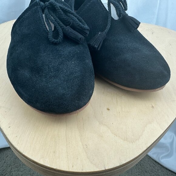 Toms Kelli Black Suede Tassel Flats - Picture 5 of 14